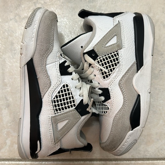 Jordan 4 Retro - Picture 4 of 5